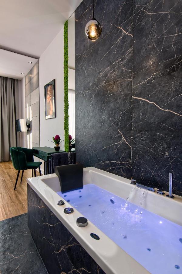 Apartament Czarny Z Jacuzzi Krakow Luaran gambar